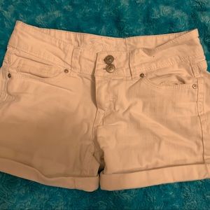 white jean medium waisted shorts